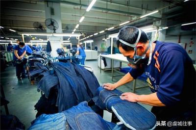针线间的坚守 直击牛仔制造工人，为家计拼搏的服饰研发背后